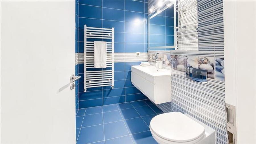 Apartament cu 3 camere decomandat, mobilat în Tractorul