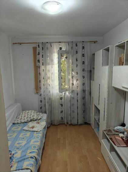 Apartament cu 3 camere semidecomandat în Tomis Nord
