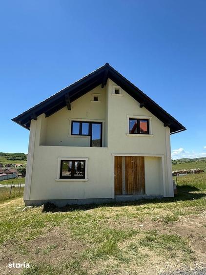 Casă cu 4 camere cu Teren 400 Mp în Slimnic