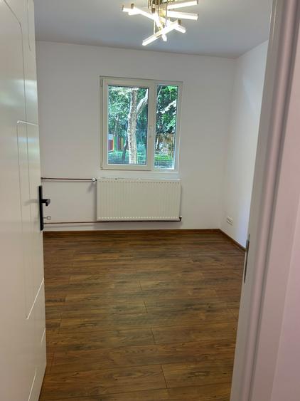 Apartament cu 3 camere semidecomandat, mobilat în Berceni