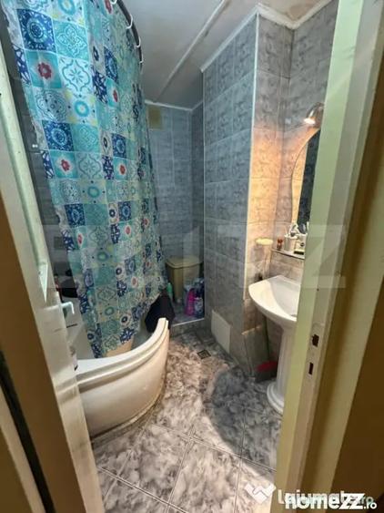 Apartament cu 3 camere decomandat în Micro 11