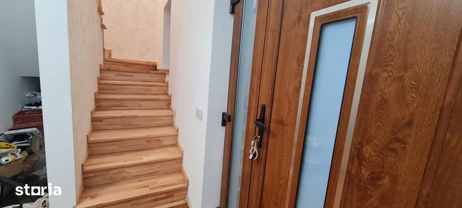 Casă cu 5 camere cu Teren 295 Mp în Central