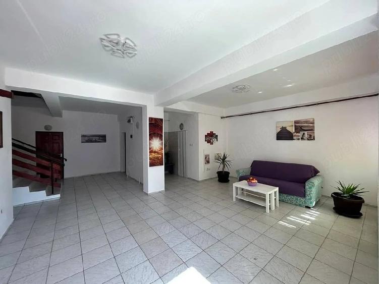 Casă cu 12 camere cu Teren 2000 Mp în Nord