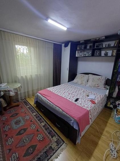 Casă cu 5 camere cu Canalizare în Central