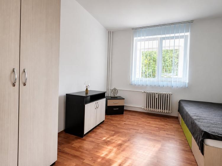 Apartament cu 3 camere decomandat, mobilat în Crângași