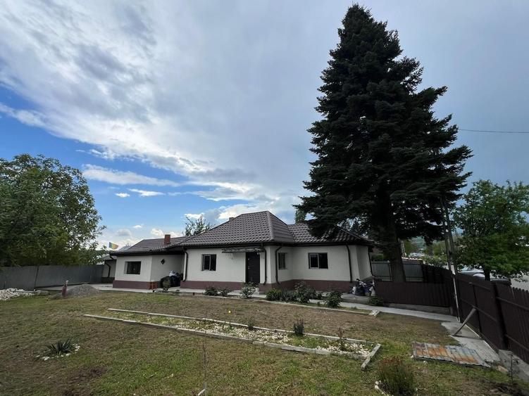 Casă individuală cu 5 camere cu Canalizare în Urechești
