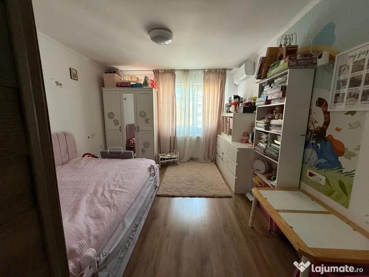 Apartament cu 3 camere decomandat, mobilat în Cornișa