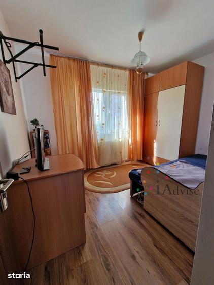 Apartament cu 3 camere decomandat în Dârste