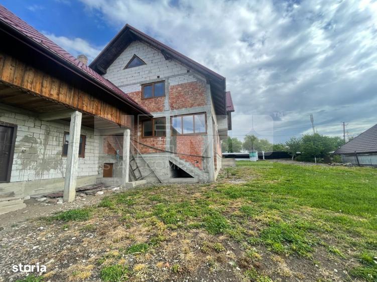 Casă cu 4 camere cu Canalizare în Burla