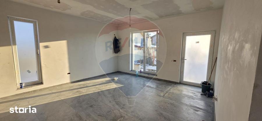 Casă cu 4 camere cu Teren 331 Mp în Crevedia