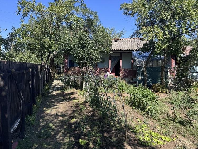 Casă cu 3 camere în Sfințești