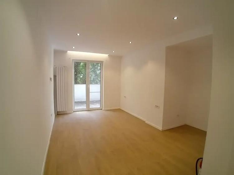 Apartament cu 4 camere în Victoriei