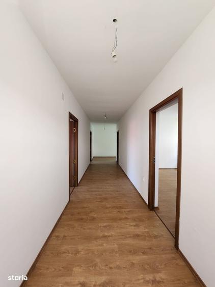Casă cu 4 camere în Ștefănești