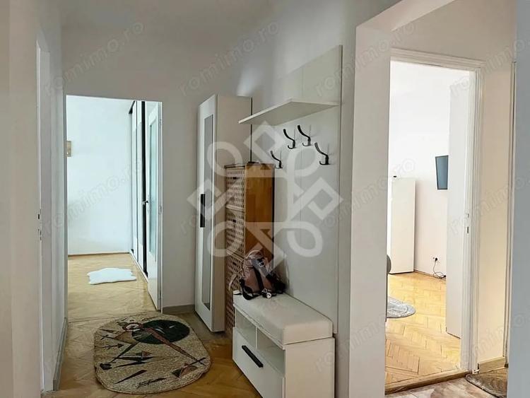 Apartament cu 3 camere decomandat, mobilat în Rogerius