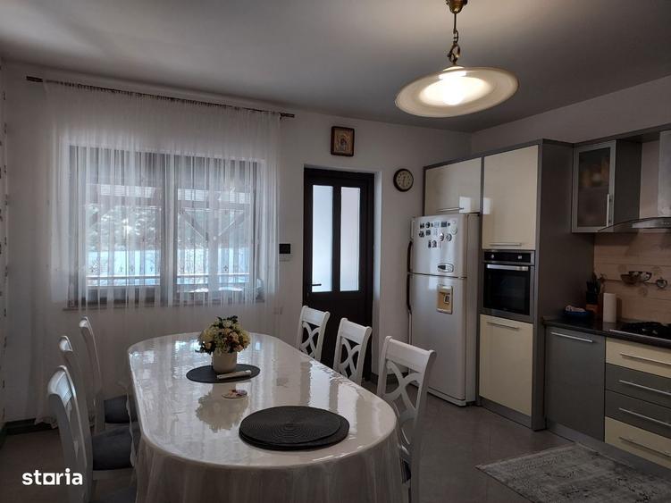 Casă cu 4 camere în Moara
