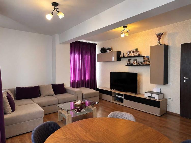 Apartament cu 2 camere decomandat în Apărătorii Patriei