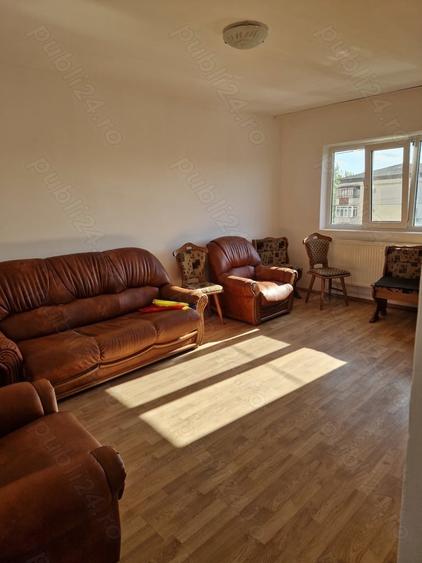 Apartament cu 3 camere decomandat în Micro 12