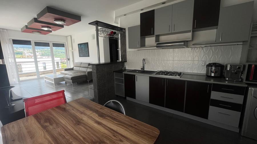 Apartament cu 2 camere decomandat în Europa