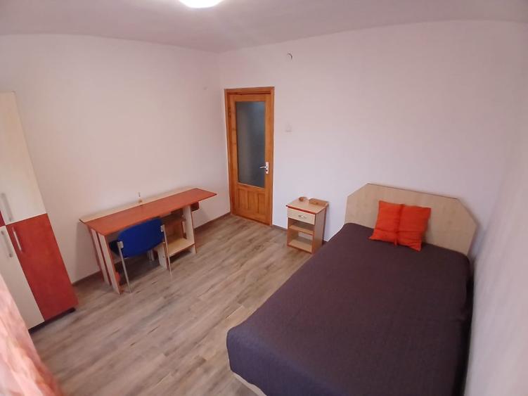 Apartament cu 4 camere decomandat, mobilat în Gară