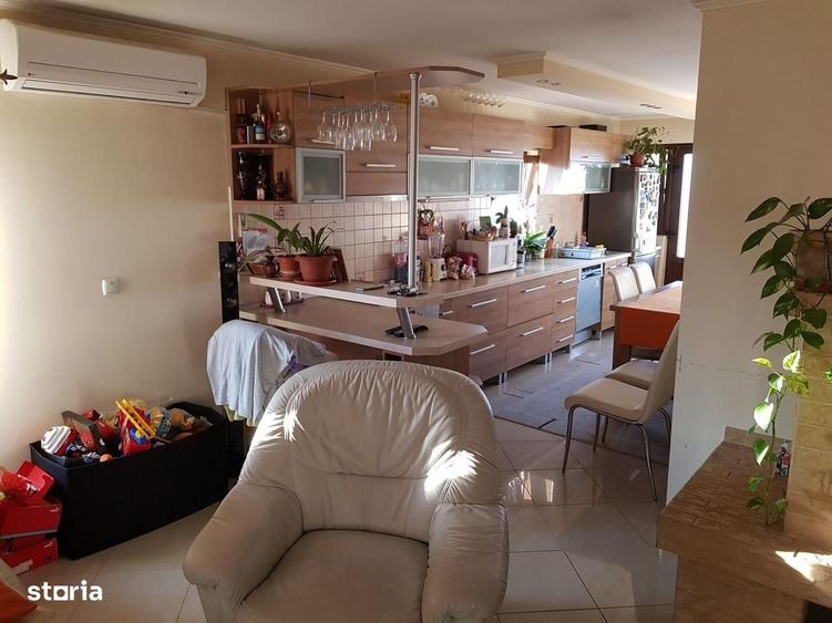 Casă cu 4 camere în Central