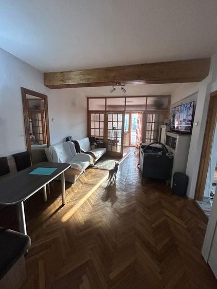 Apartament cu 3 camere semidecomandat în Central