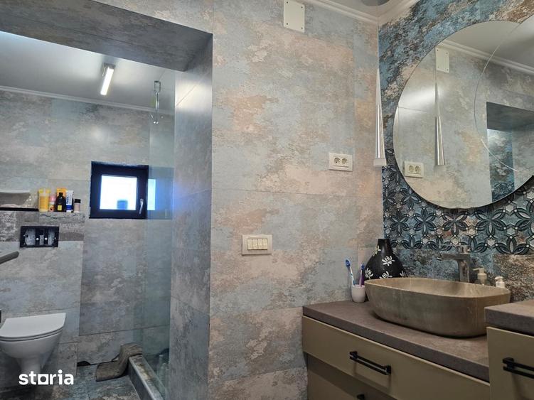Casă cu 7 camere cu Teren 685 Mp în Limanu