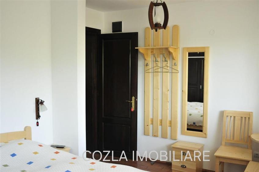 Casă individuală cu 12 camere cu Canalizare în Dobreni