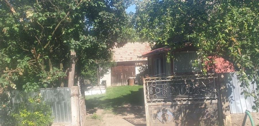 Casă cu 3 camere în Bărăi