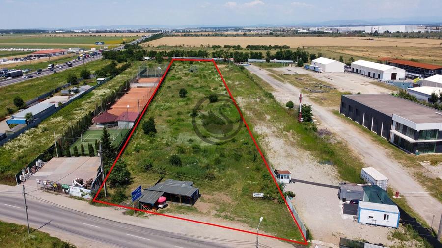 Teren Construcții intravilan de 10001 mp, în Vest