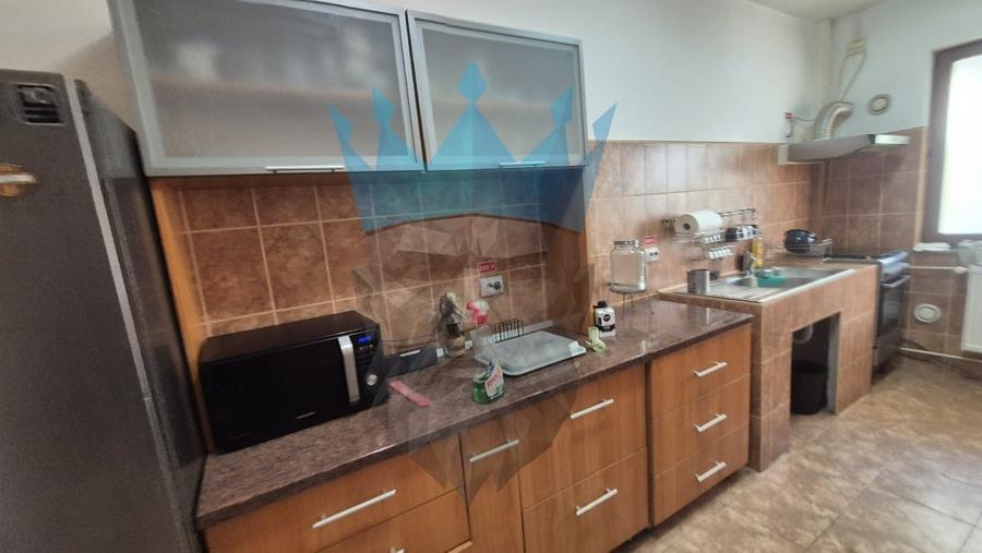 Casă individuală cu 5 camere cu Canalizare în Rahova
