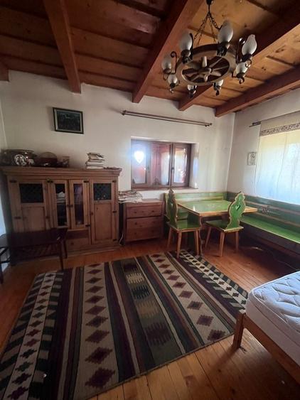 Casă cu 4 camere în Cornești