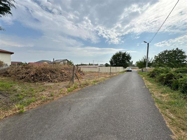 Teren Construcții intravilan de 850 mp, în Vest