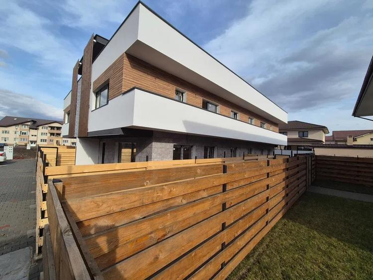 Duplex cu 4 camere cu Canalizare în Florești