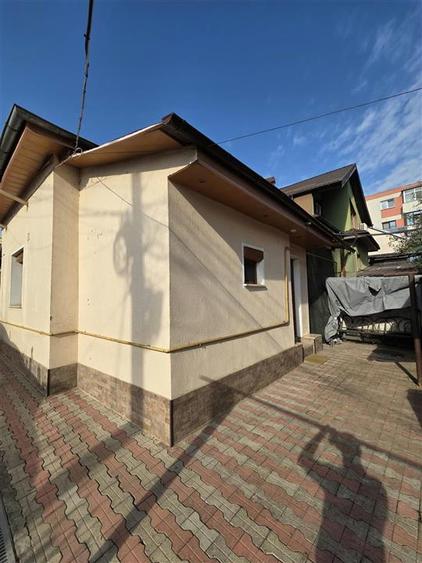 Casă cu 2 camere cu Teren 200 Mp în Podul de Fier