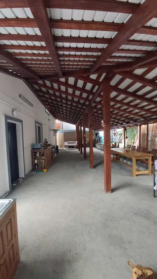 Casă cu 4 camere în Surani