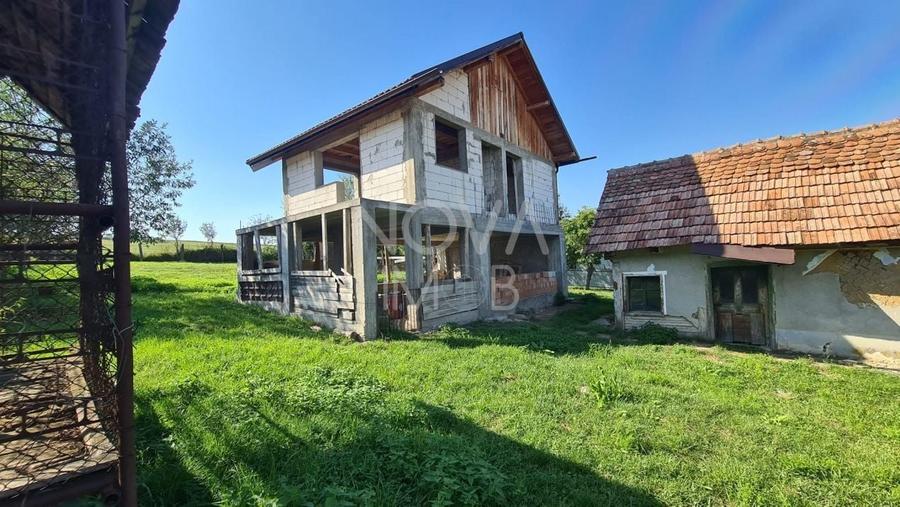 Casă individuală cu 3 camere cu Canalizare în Marpod