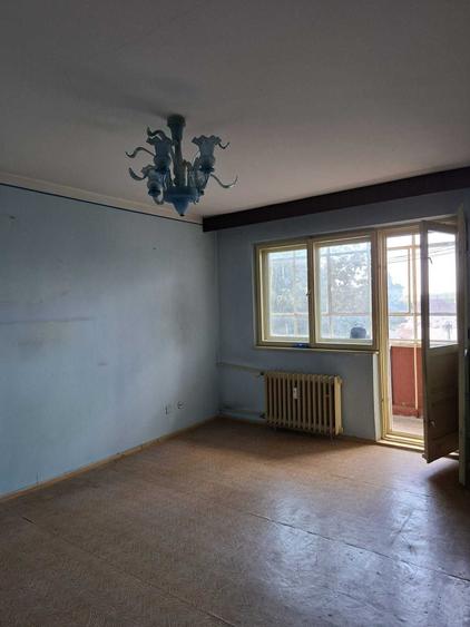 Apartament cu 3 camere decomandat în Republicii