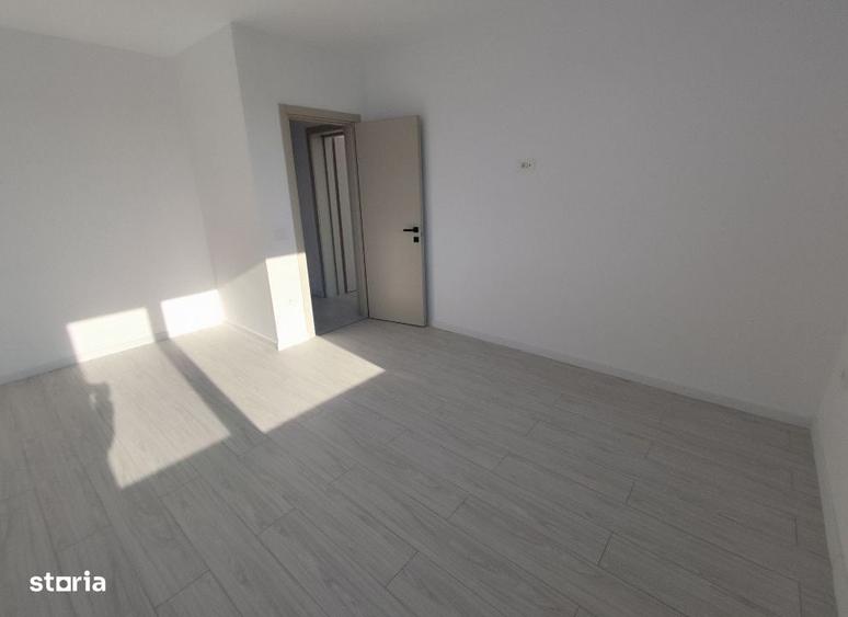 Casă cu 4 camere cu Teren 220 Mp în Rediu