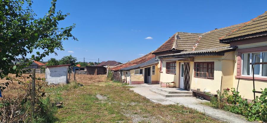 Casă cu 4 camere cu Teren 1900 Mp în Mihail Kogălniceanu