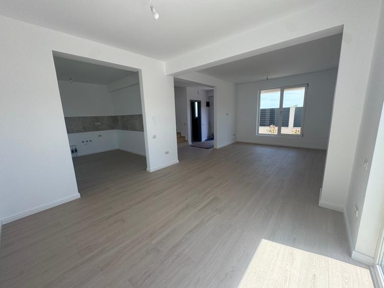 Casă individuală cu 5 camere cu Canalizare în Bragadiru