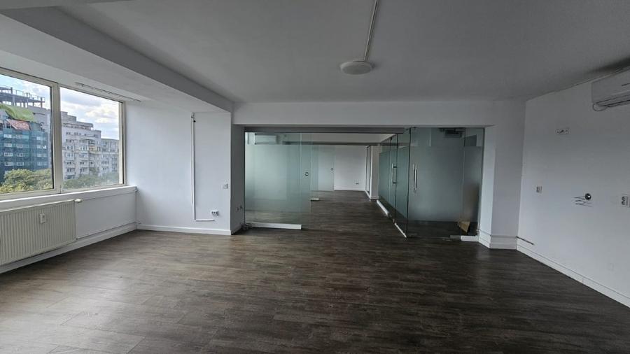 Apartament cu 4 camere decomandat în Decebal
