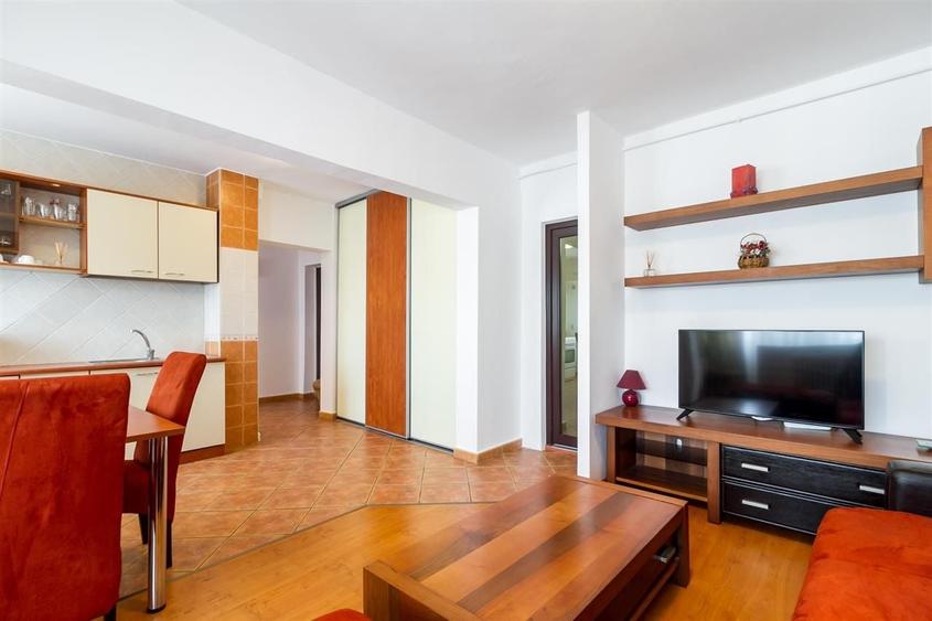 Apartament cu 2 camere semidecomandat, mobilat în Tineretului