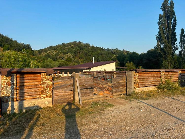 Teren de vanzare in comuna Eselnita, strada Mala - 3