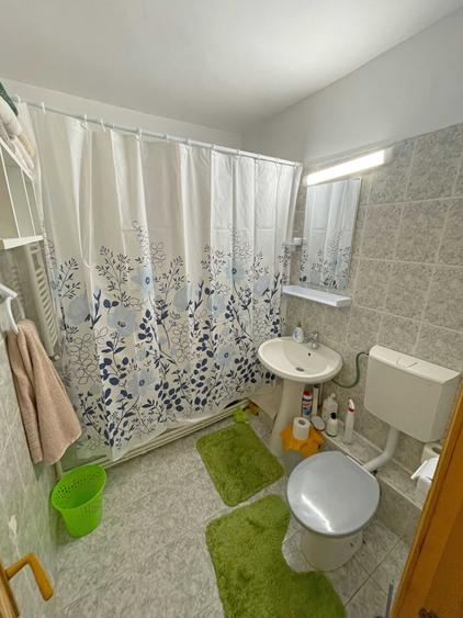 Apartament cu 3 camere decomandat, mobilat în Central