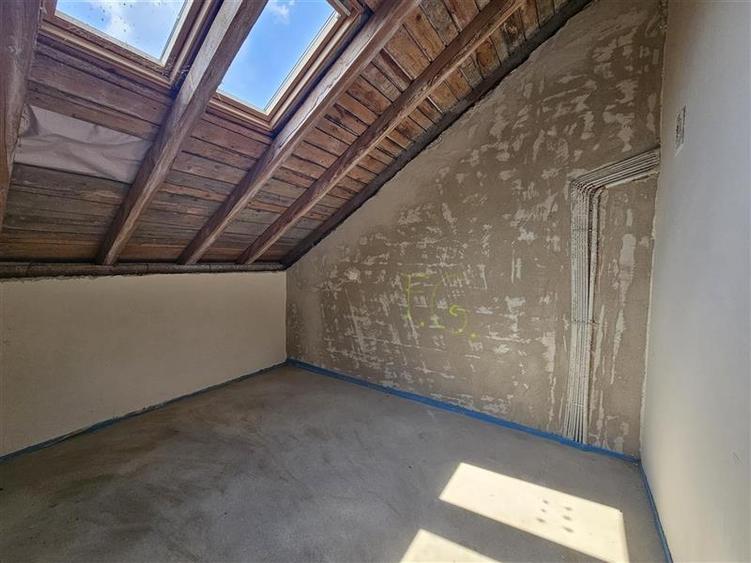 Duplex cu 10 camere cu Garaj în Bună Ziua