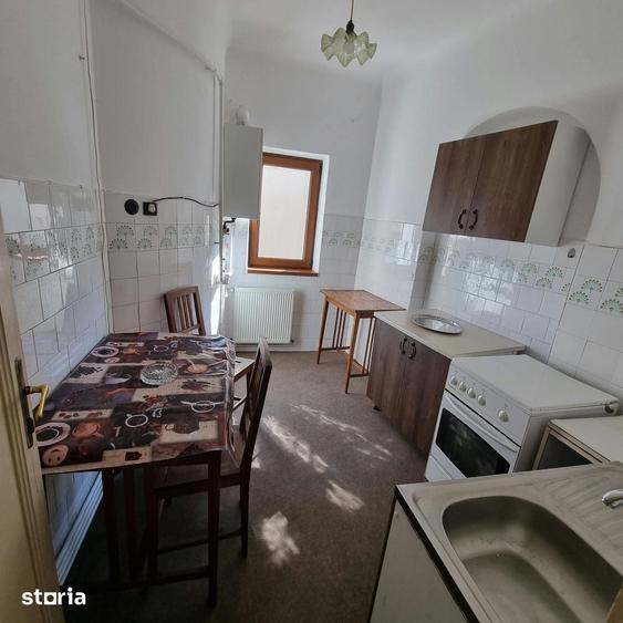 Apartament cu 3 camere semidecomandat în Cotroceni