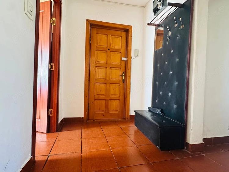 Apartament cu 3 camere decomandat în Traian