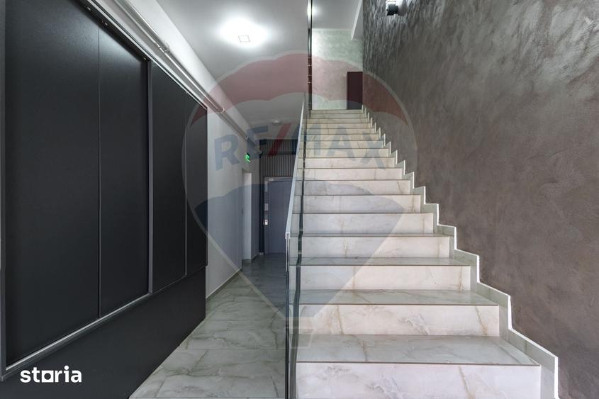 Apartament cu 3 camere decomandat în Tractorul