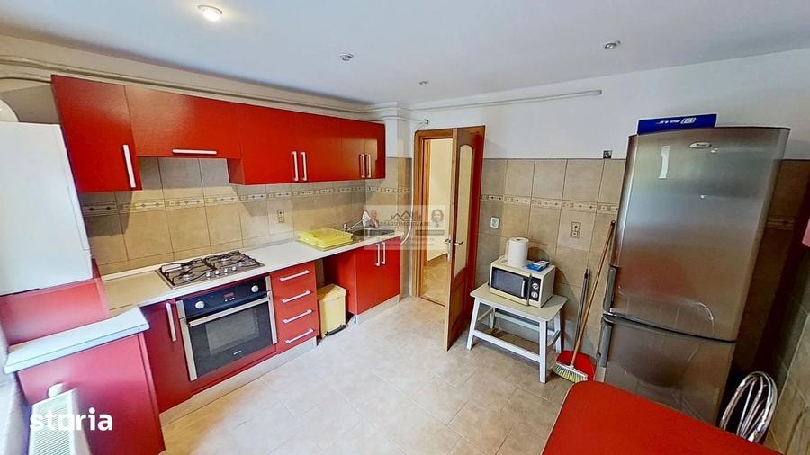 Apartament cu 3 camere decomandat, mobilat în Central