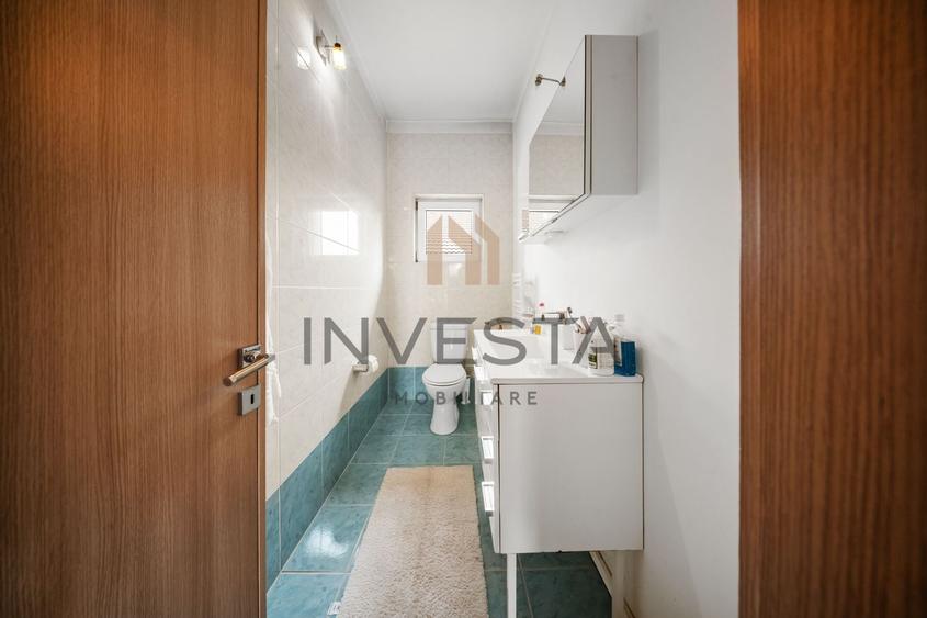 Casă individuală cu 8 camere cu Canalizare în Zorilor